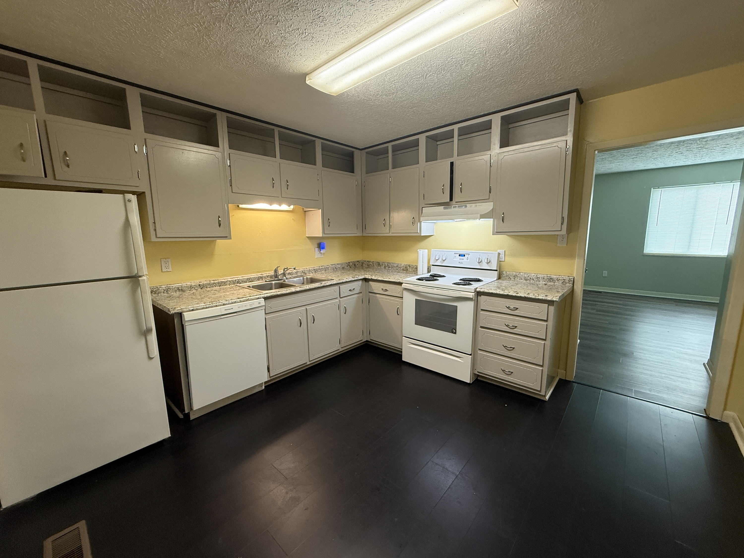 5511 Colonial Circle - 2